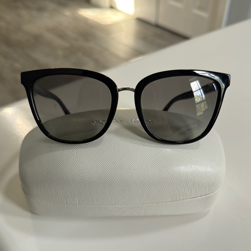 Michael Kors Sunglasses 🕶️ - Picture 2 of 6